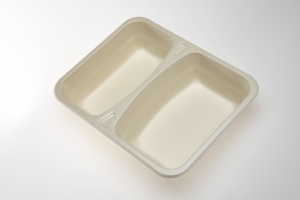 Our OK4 Series trays are 100% compostable.  The OK42227-2 is a TWO compartment, take away tray for ready meals in schools, senior meal to go, or institutional kitchens. 